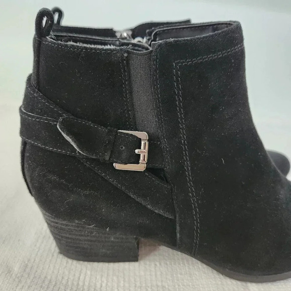 Blondo Idra Like New Black Suede Bootie Waterproof Ankle Buckle Size 8.5 Zipper - Picture 5 of 10